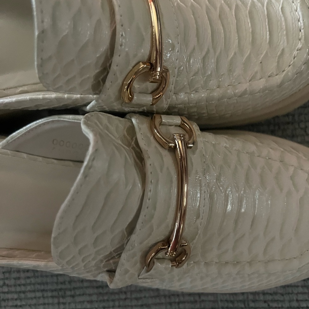 Willow Tree Cream Textured Leather Mule Clogs with Gold Hardware - Picture 3 of 8